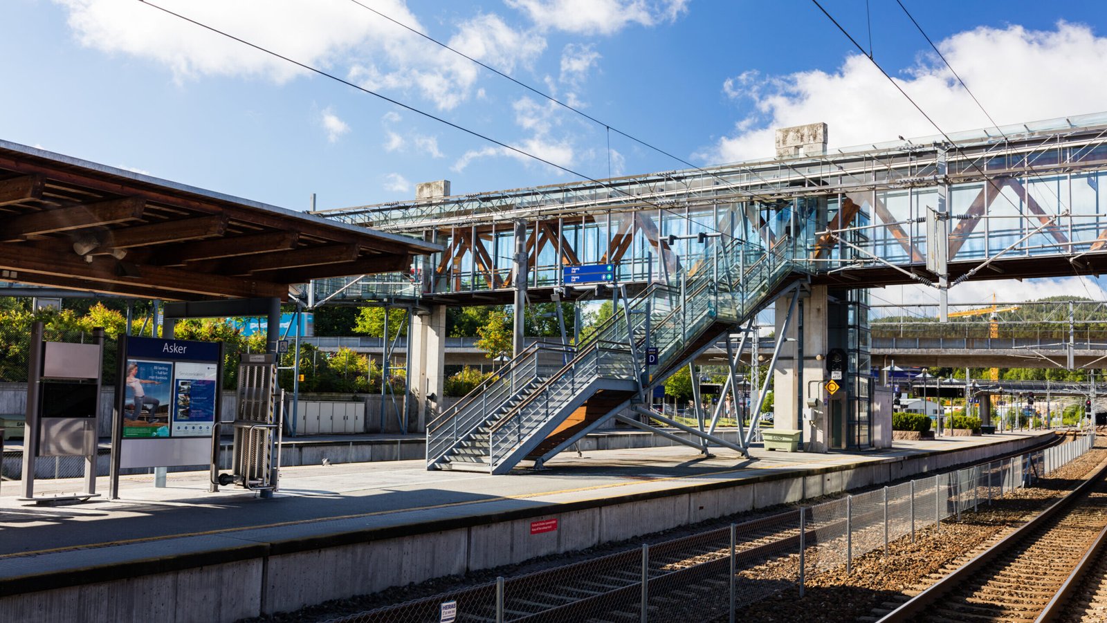 Transitions over railroad tracks to Asker, Norway
